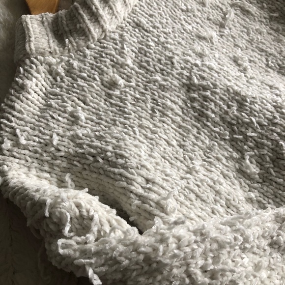 ❌SOLD❌Urban Outfitters Fuzzy Cropped Knit - Picture 5 of 7